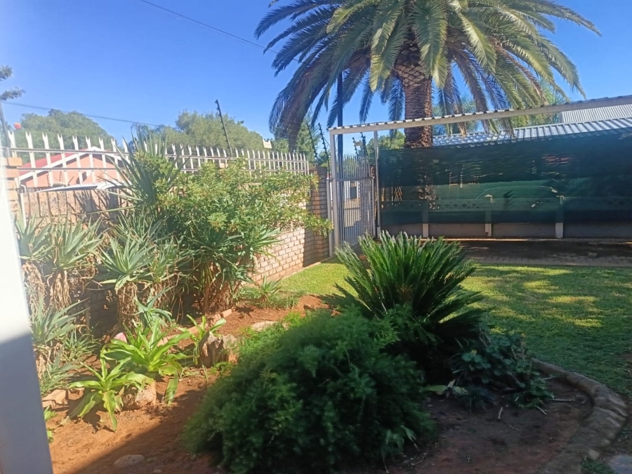 4 Bedroom Property for Sale in Heuwelsig Northern Cape